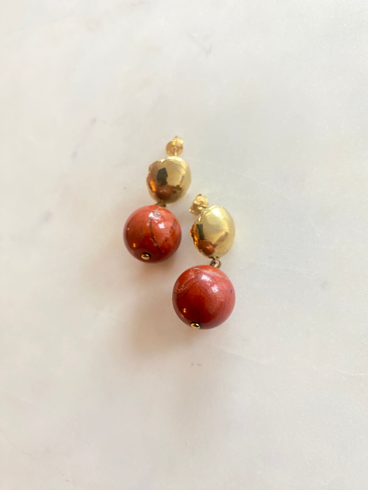 Boucles d'oreilles Nadine avec la pierre jaspe rouge