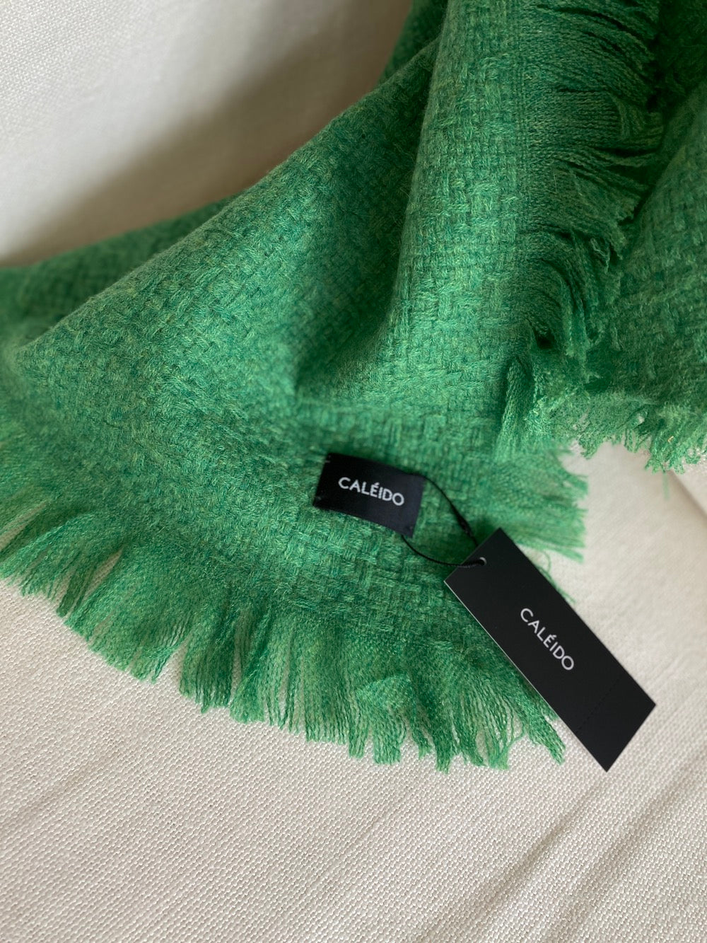 Super soft cashmere square scarf - Kelly green