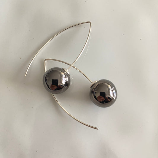 Morello cherry earrings bronze (metal)