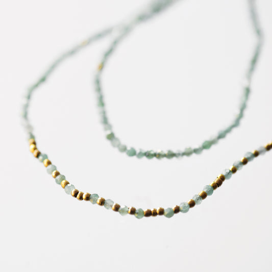 Emerald necklace and mini golden pearls 